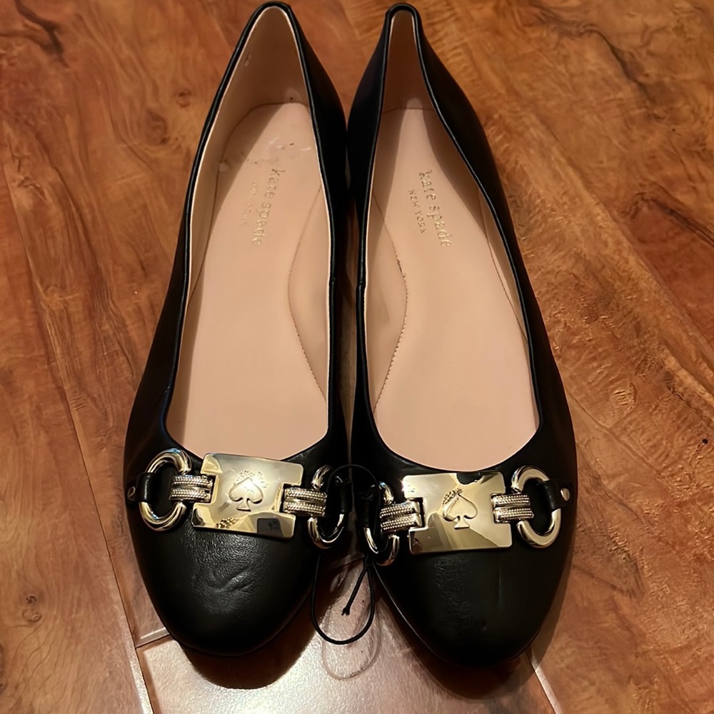 ✨NWOT Kate Spade New York Phoebe
Silver Metallic Buckle Leather Flats Shoes✨